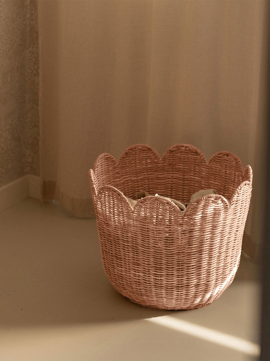 Rattanowy kosz na zabawki Tulip Basket